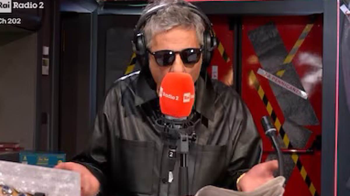 Foto Fiorello imitazione Corona