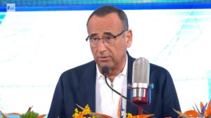 foto carlo conti quinta conferenza sanremo