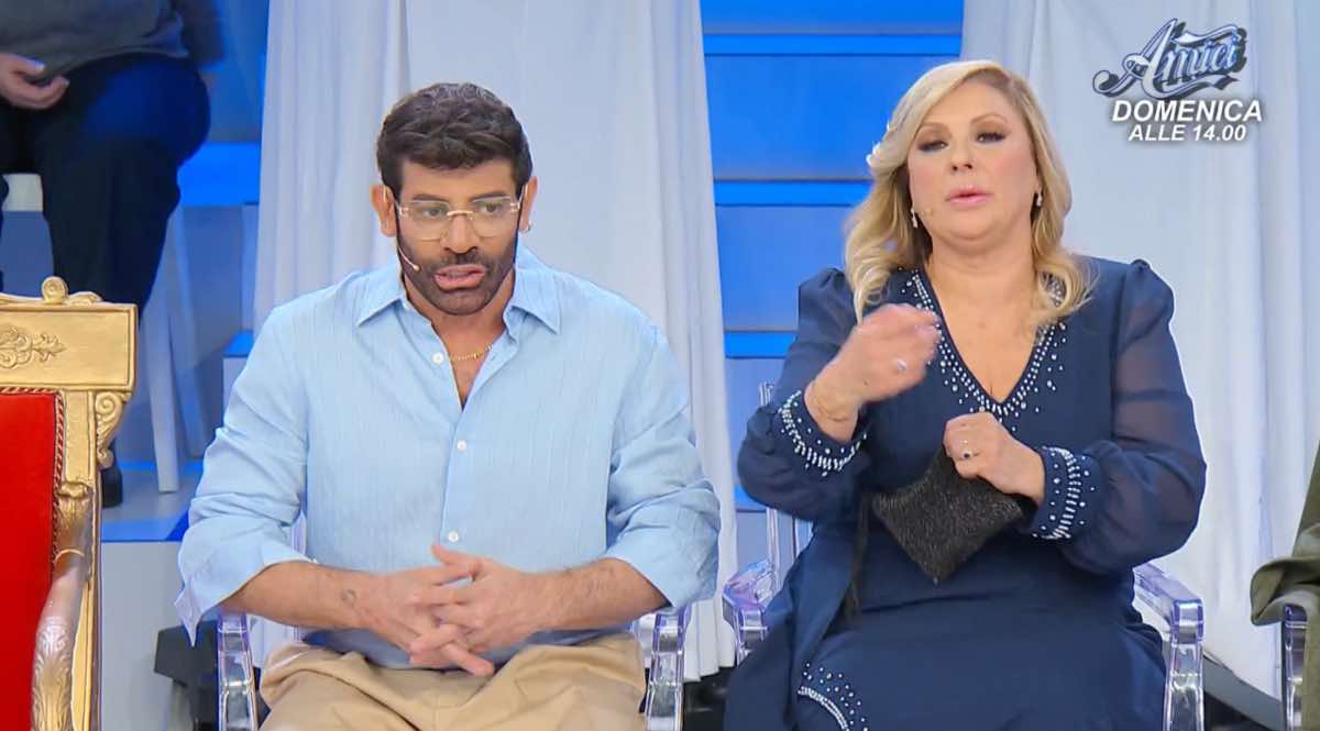 foto Gianni Sperti contro Elisabetta Sebastiano