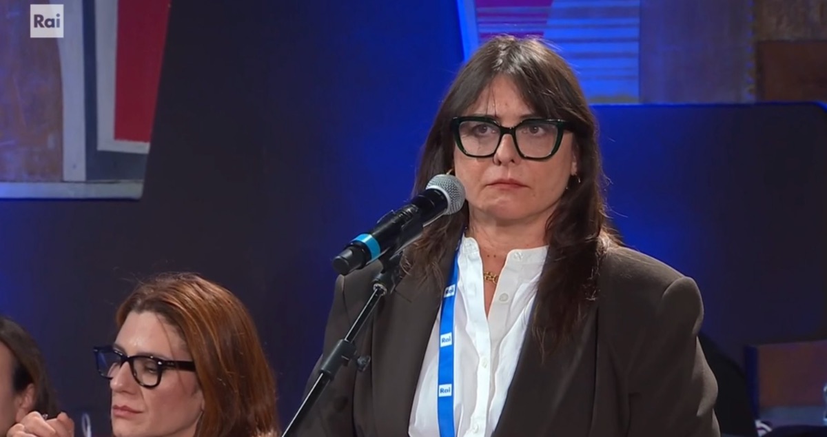 foto giornalista Maria Elena Barnabi conferenza Sanremo Laura Pausini 