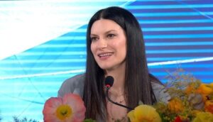 foto laura pausini conferenza sanremo26