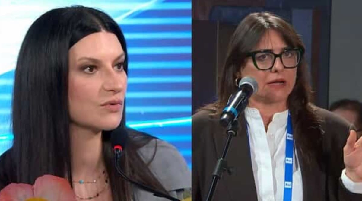 foto laura pausini giornalista conferenza sanremo