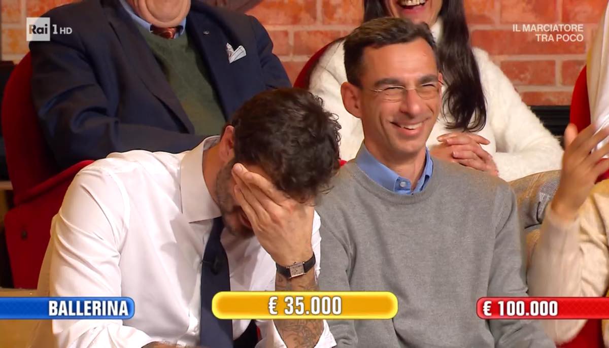 foto Stefano De Martino imbarazzo