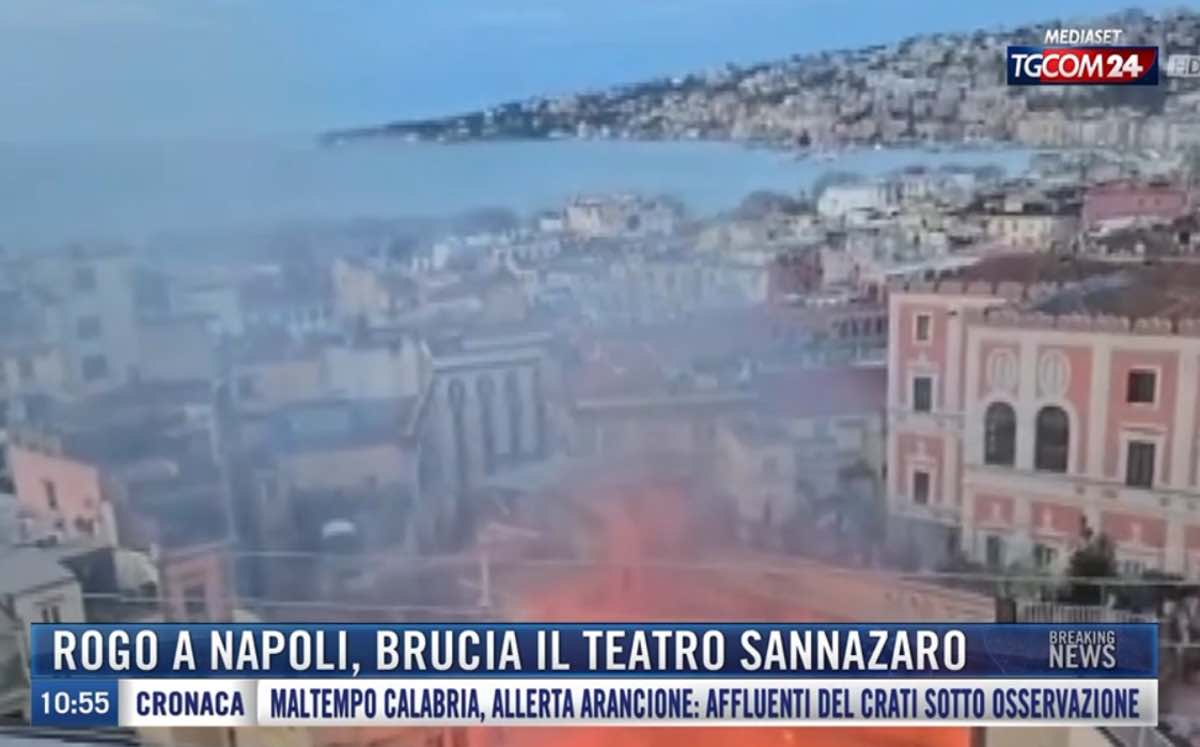 foto teatro sannazaro incendio