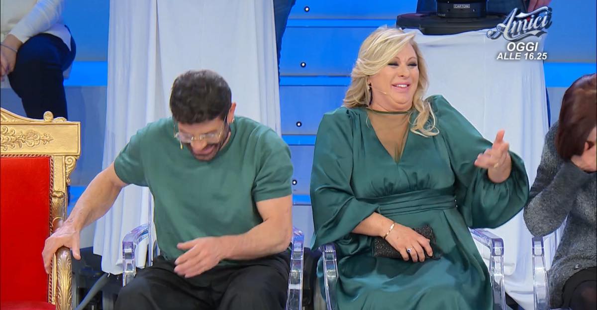 foto tina cipollari gianni risate