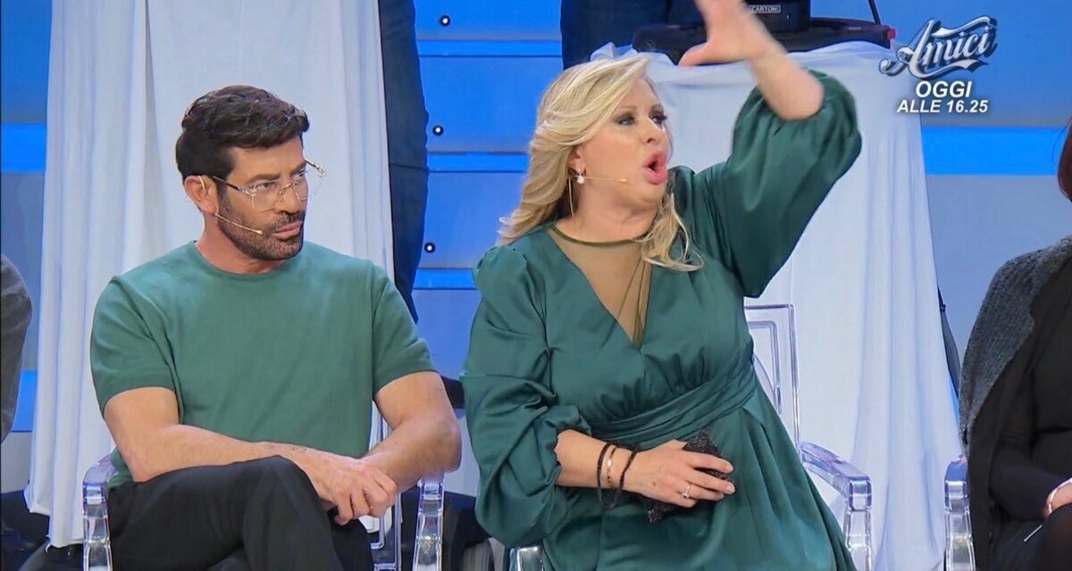 foto tina cipollari rabbia