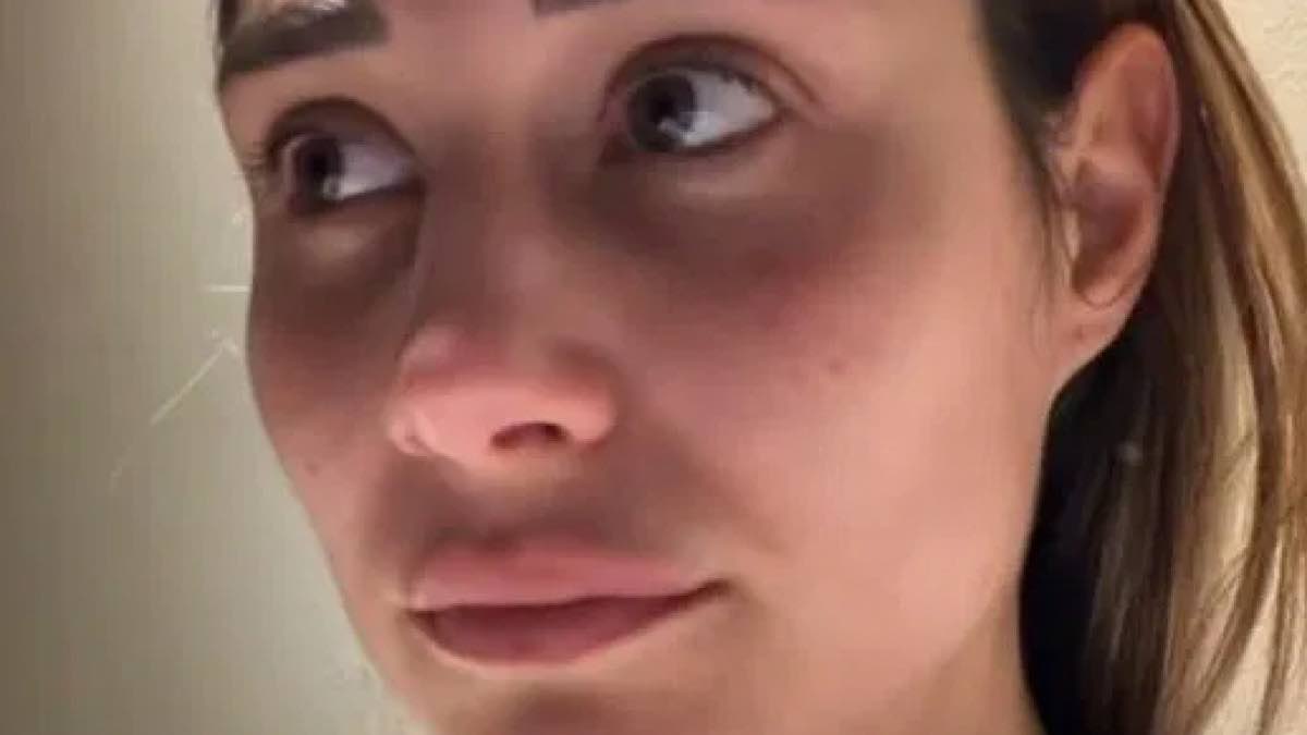 Foto Beatrice Valli preoccupata