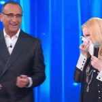 Patty Pravo lancia il fazzoletto sporco a Sanremo Top: “Carlo, non toccarlo!”