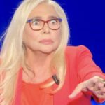 Mara Venier si lascia sfuggire una confessione intima: “Non lo facciamo più”