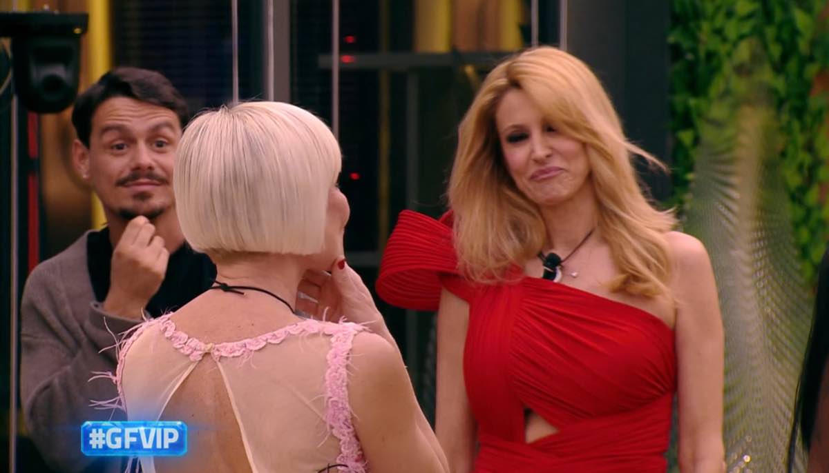 foto antonella elia adriana volpe prime scaramucce gfvip