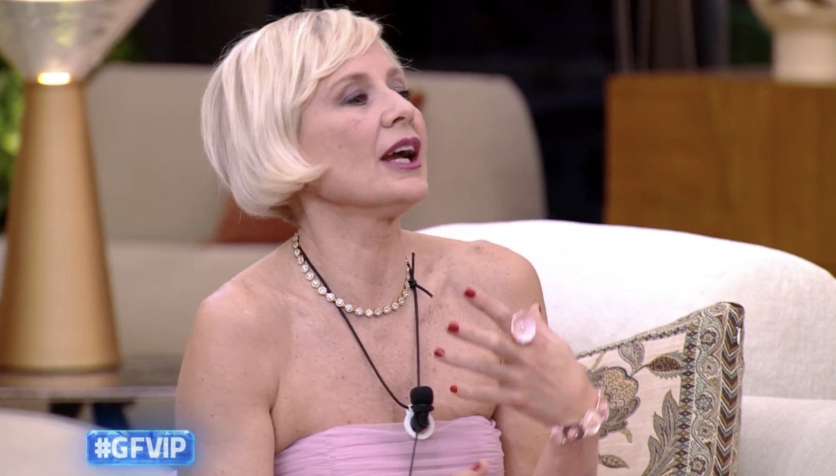 foto antonella elia polemica volpe gfvip