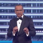 Carlo Conti, ballerina di Samurai Jay attacca Rai dopo battuta su jeans: “Feccia”