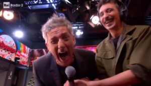foto fiorello karaoke reazione