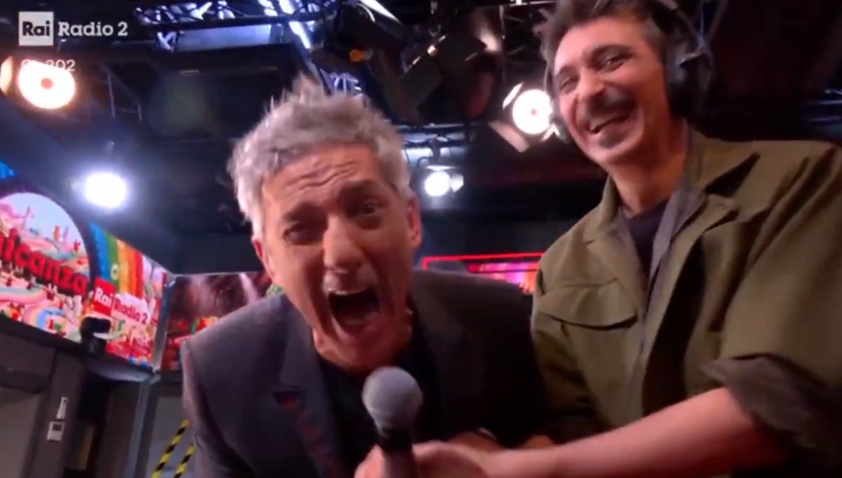 foto fiorello karaoke reazione