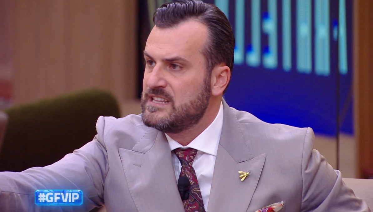 foto giovanni calvario polemica gfvip