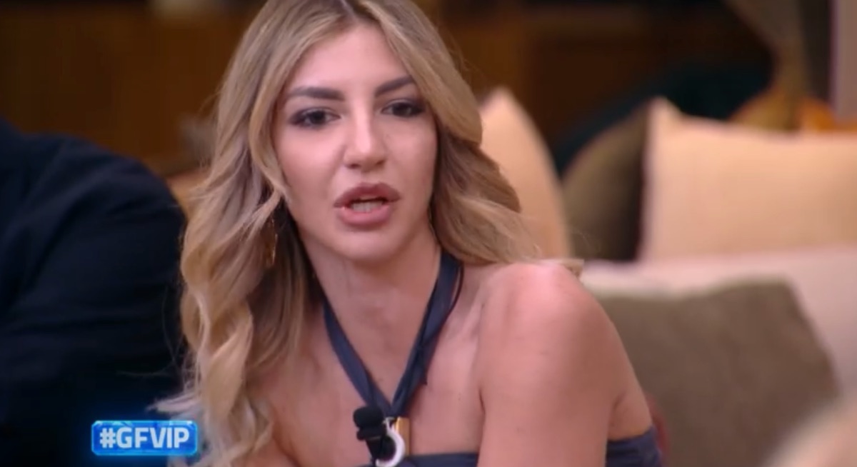 foto lucia ilardo flirt renato gfvip