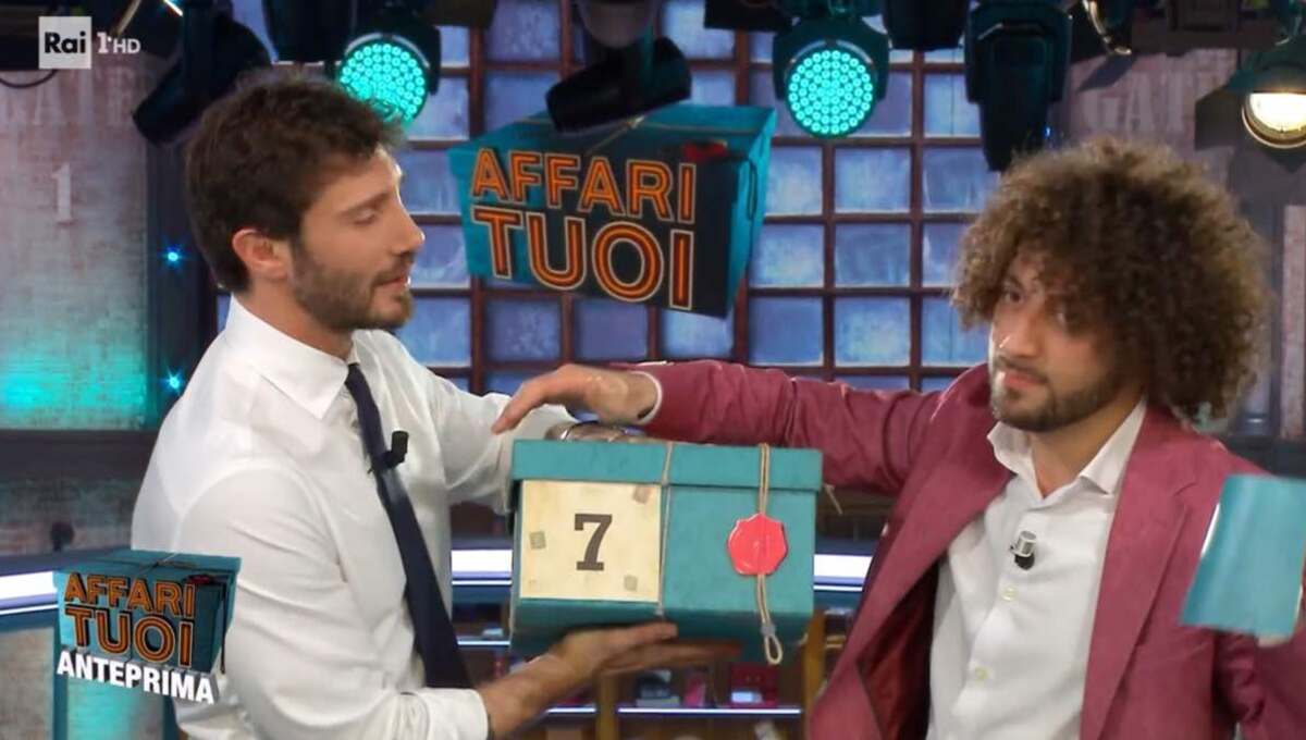 foto Manuel scopre numero pacco affari tuoi
