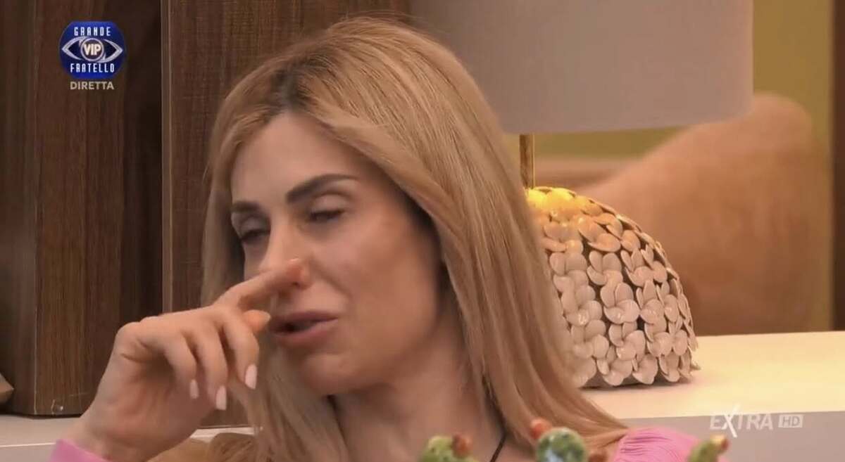 foto paola caruso in lacrime gfvip
