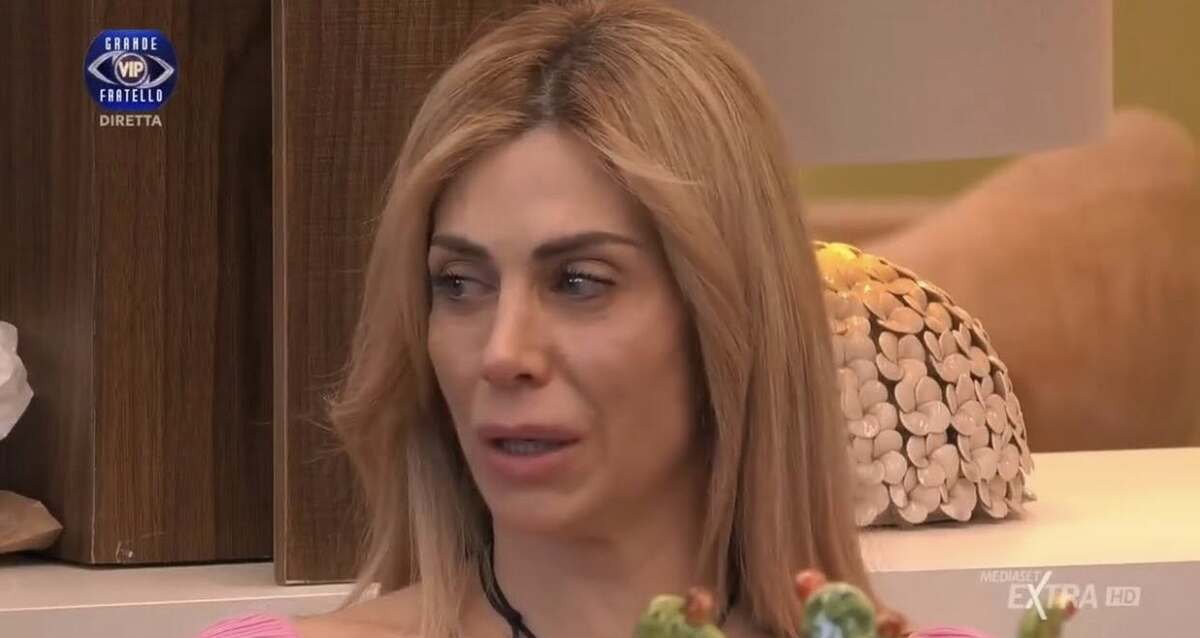 foto paola caruso piange gfvip