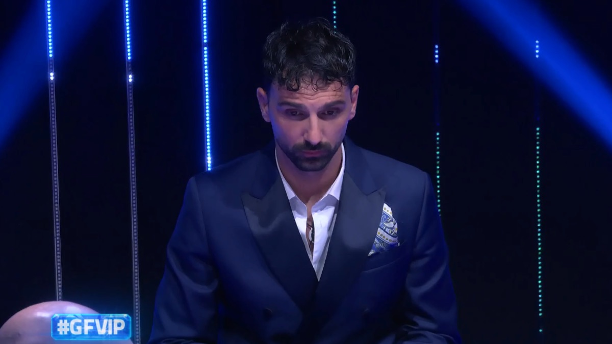 foto raimondo todaro sotto attacco gfvip