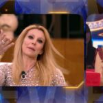 Grande Fratello Vip, Selvaggia Lucarelli affonda Adriana Volpe: “Noiosa”