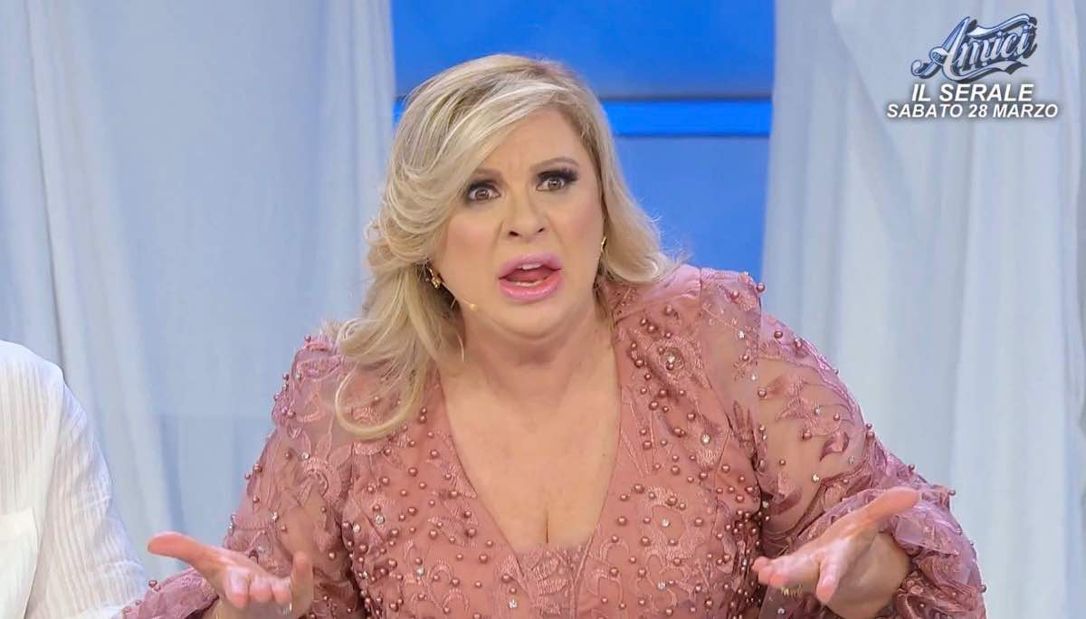 foto tina cipollari scontro litigio ued