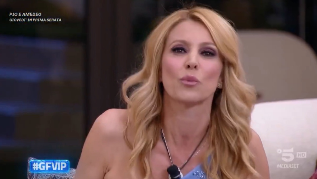 foto adriana volpe critiche lucarelli gfvip