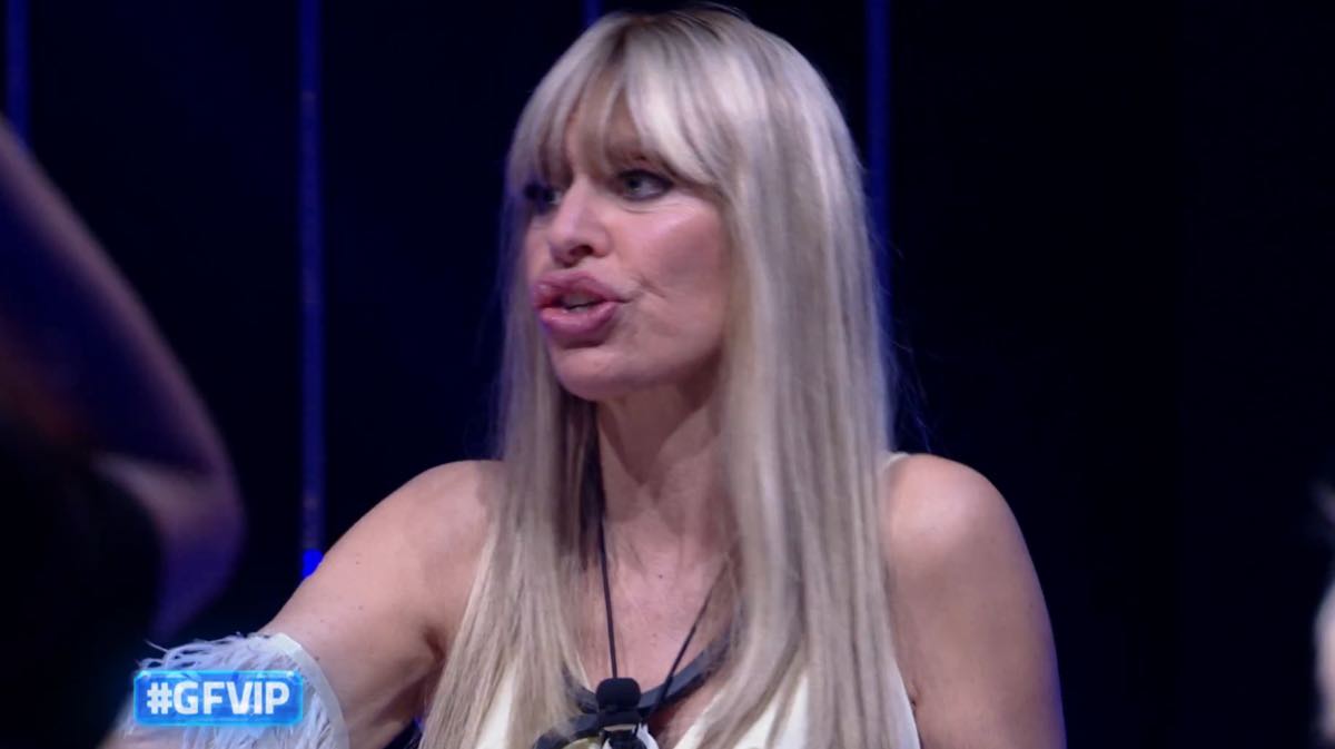 foto alessandra mussolini contro elia gfvip