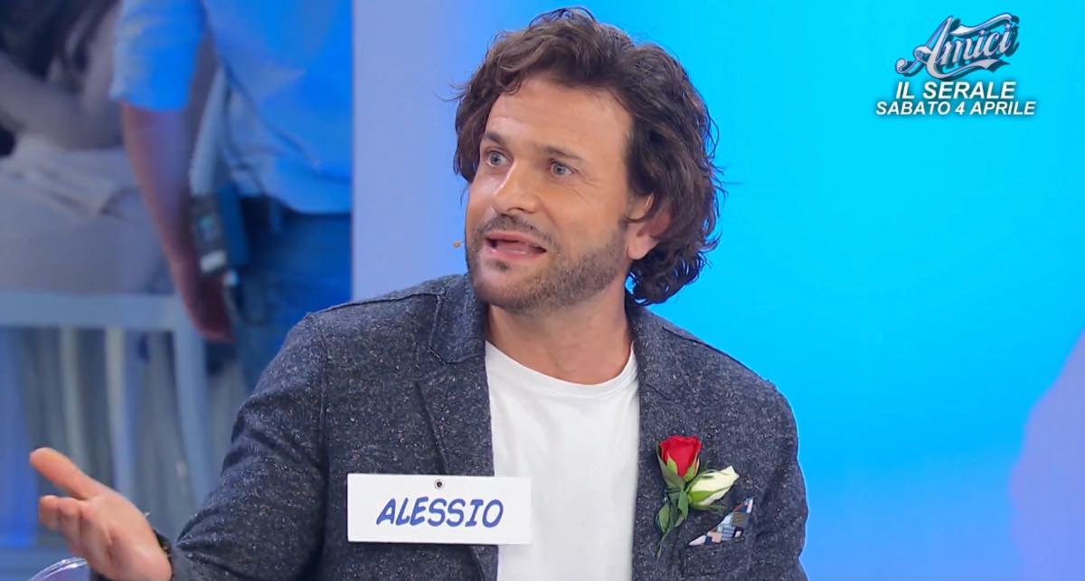 foto alessio bacchettato da maria ued