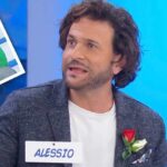 Uomini e Donne, Alessio esagera e Maria De Filippi lo bacchetta: “Terribile”
