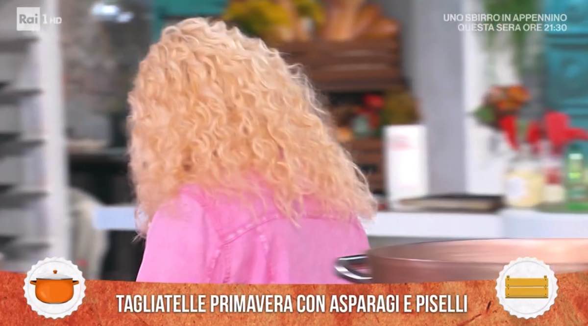 foto antonella clerici imbarazzo e sempre mezzogiorno