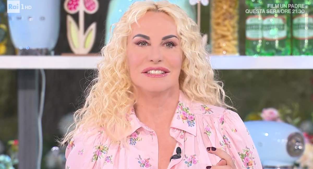 foto antonella clerici scherzo pesce d'aprile