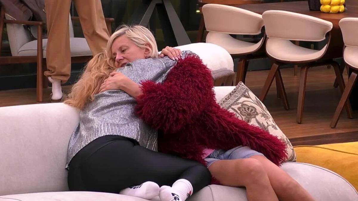 Foto Antonella Elia Adriana Volpe pace GF Vip