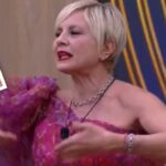GF Vip, Antonella Elia senza pietà con Paola Caruso: “Gallina, befana”