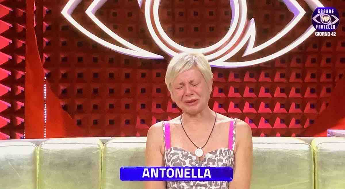 foto Antonella Elia piange per Pietro GF Vip