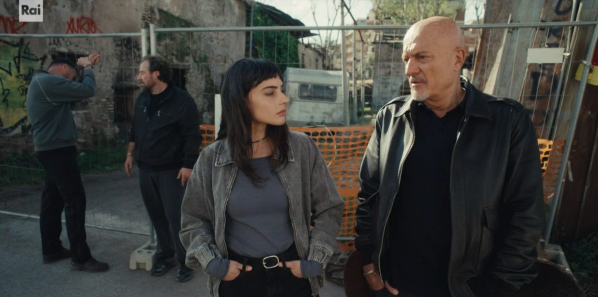 foto claudio bisio ascolti uno sbirro in appennino