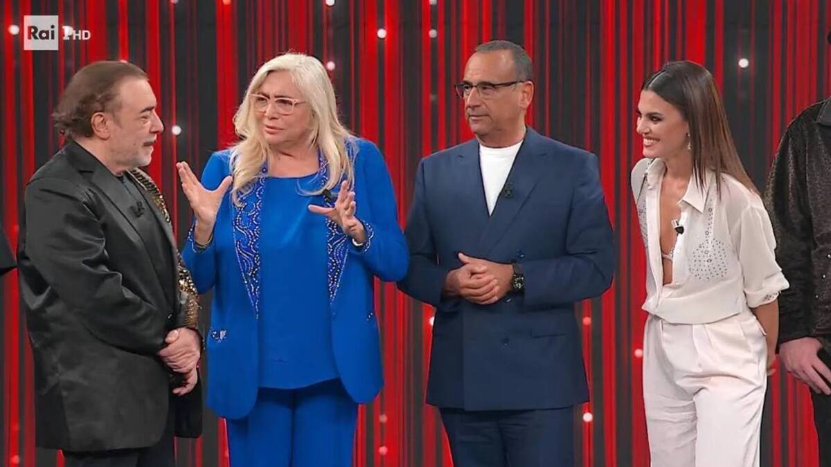 foto dalla strada al palco cambio programmazione