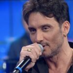 Fabrizio Moro a Canzonissima: “Ero autodistruttivo con me stesso”, poi la svolta