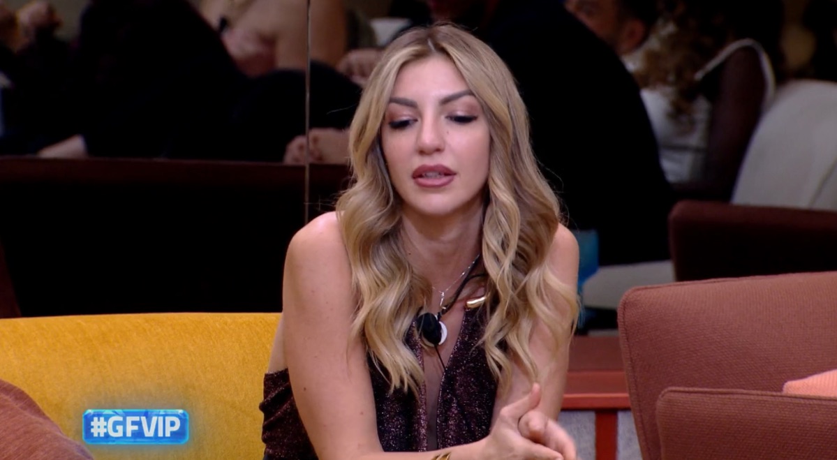 foto lucia ilardo gfvip tanga gate 