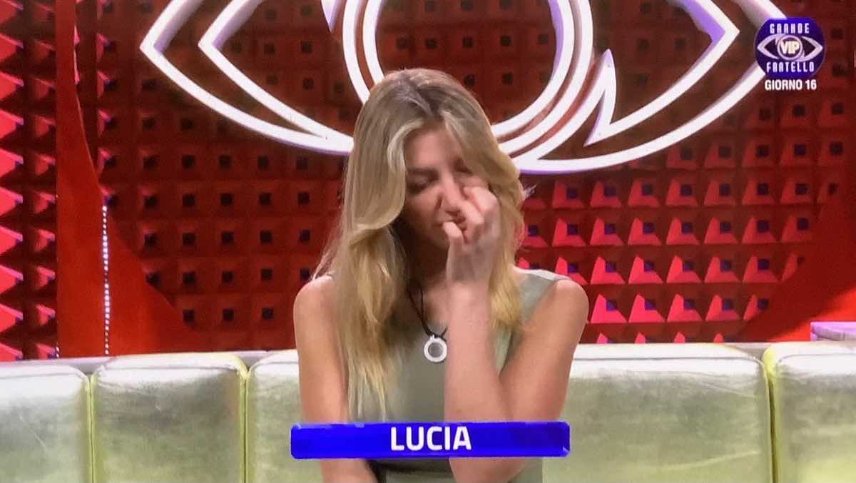 foto lucia ilardo piange rosario gfvip