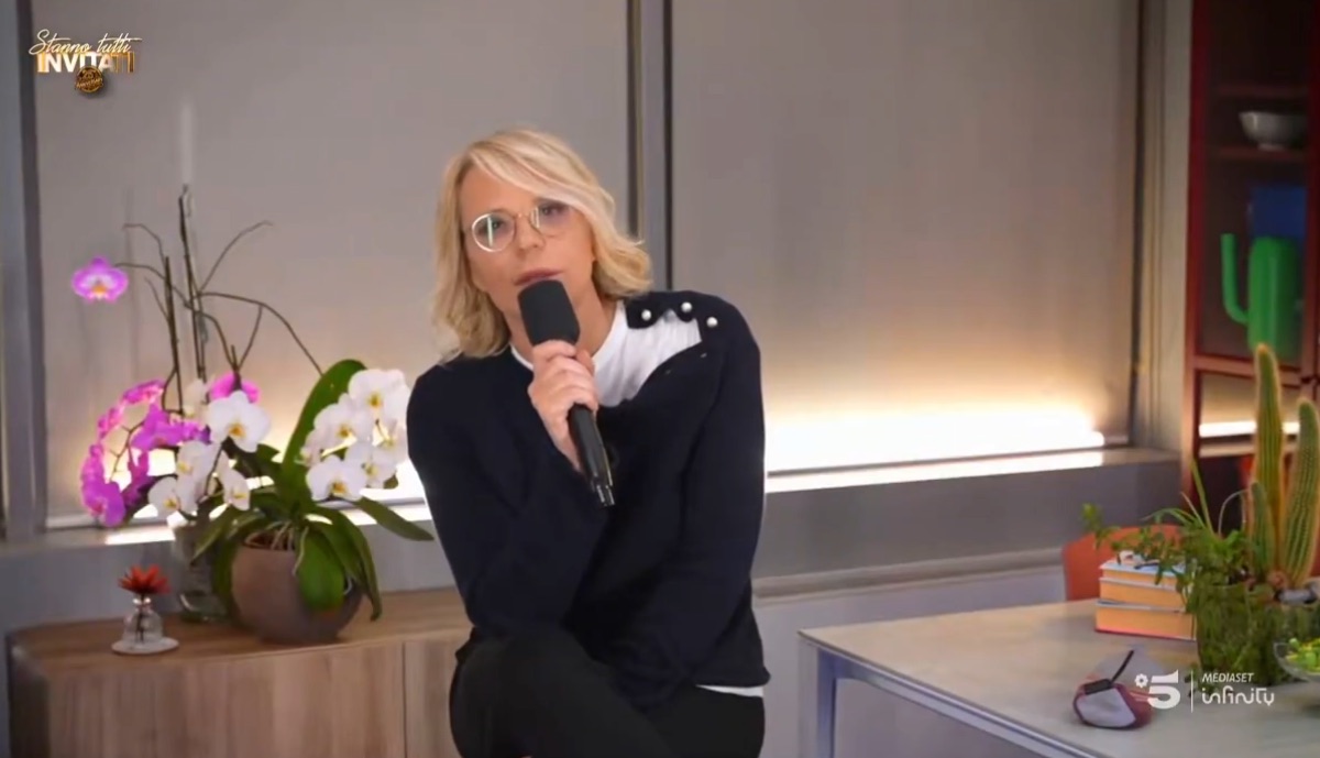 foto maria de filippi stanno tutti invitati