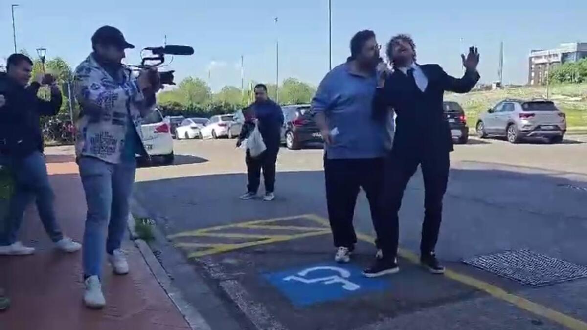 foto mario adinolfi aggressione Filippo Roma le iene