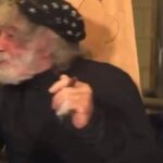 È sempre Cartabianca, Mauro Corona sputa il latte in diretta: perché l’ha fatto