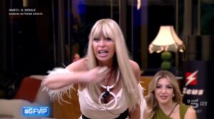 foto mussolini stufa di elia gfvip