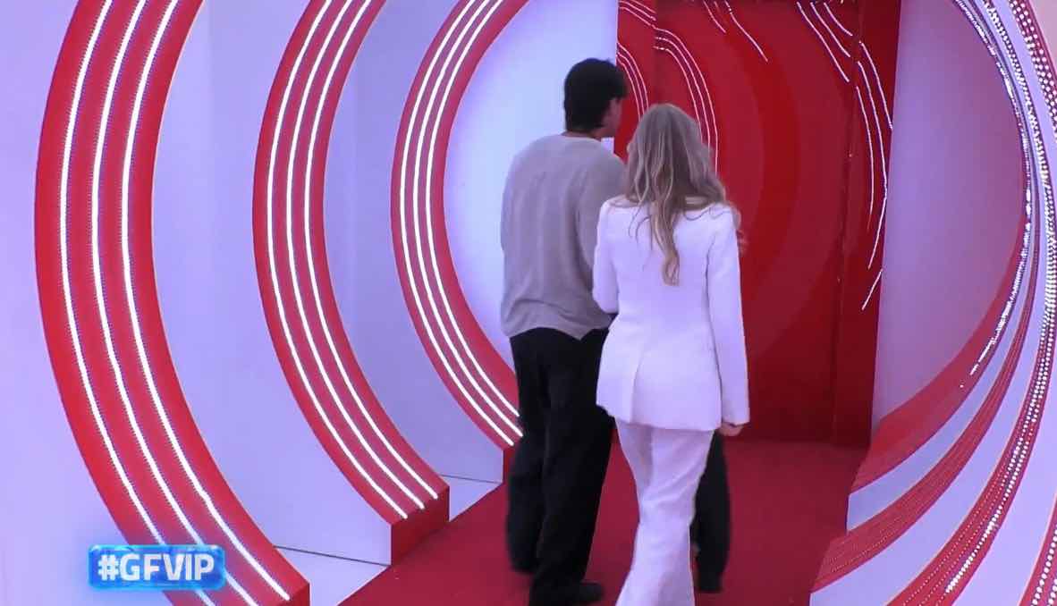 foto Nicolò esce gfvip