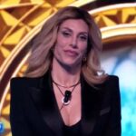 Paola Caruso riceve la sorpresa del figlio e poi viene eliminata: “Me lo aspettavo”