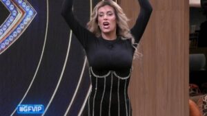 foto paola caruso rientra nella casa gfvip