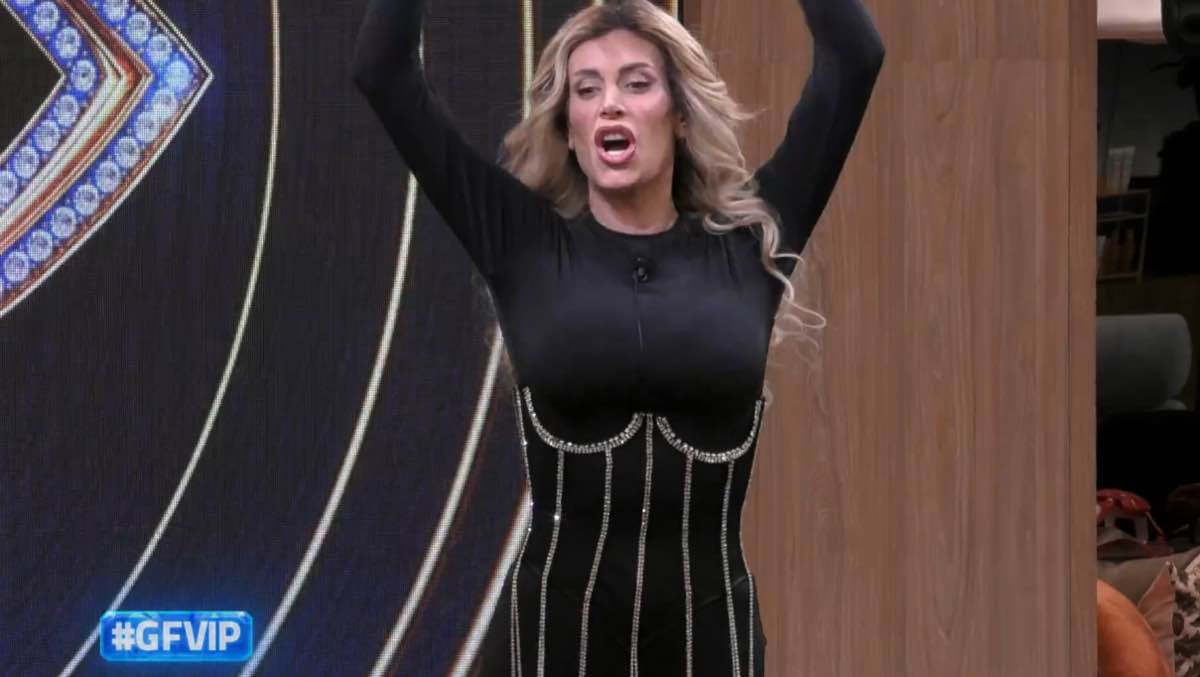 foto paola caruso rientra nella casa gfvip
