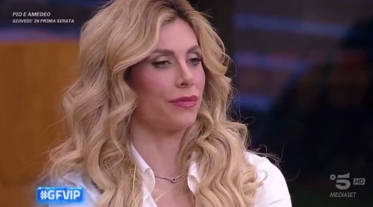 foto paola caruso sotto attacco gfvip