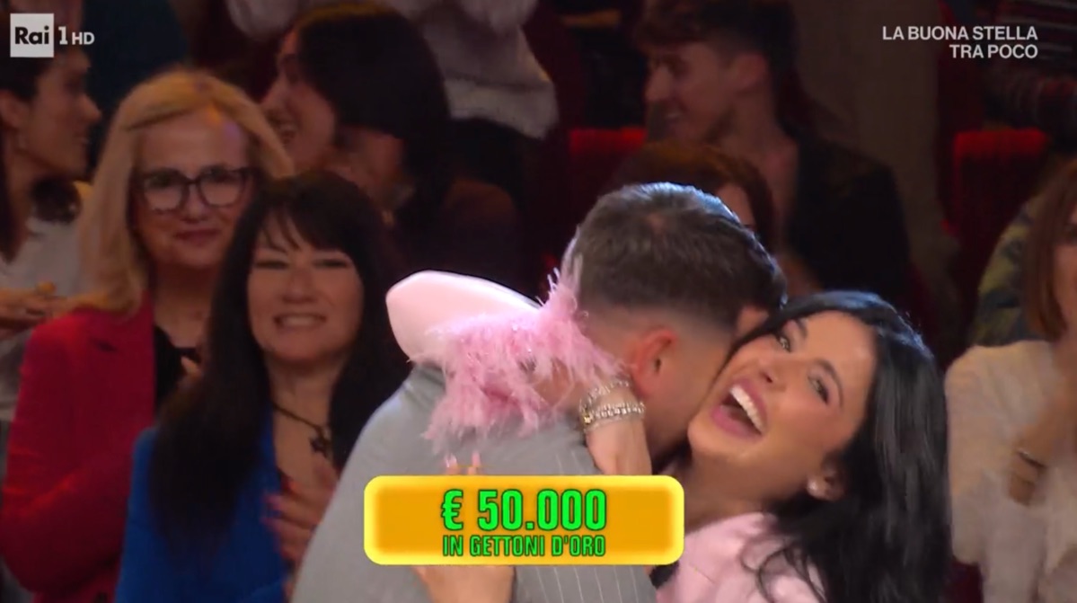 foto sara vince 50 mila euro affari tuoi